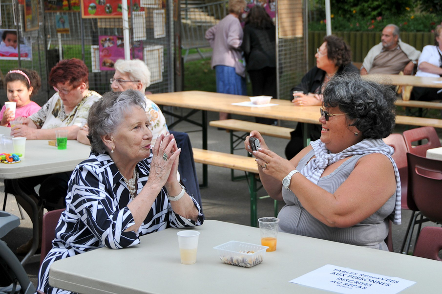 Maison de Quartier Champs Elysees Evry - Repas de Quartier en Musique 103.jpg